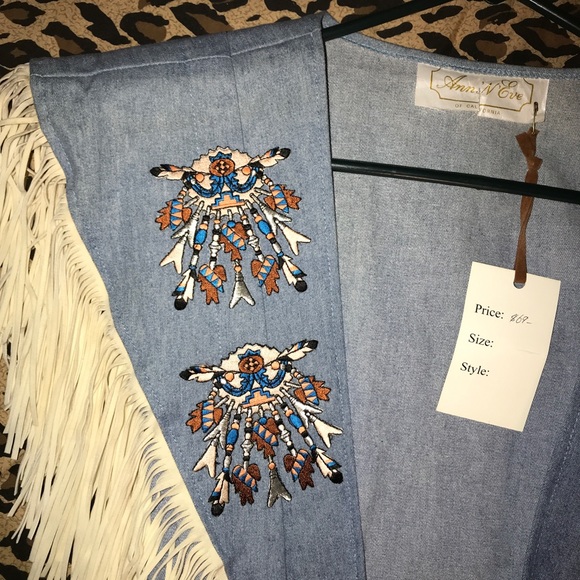 Ann N Eve western collar scarf with fringe - Picture 2 of 6